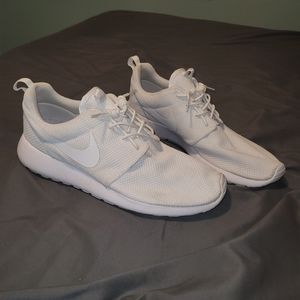 Nike Roshe One Shoes